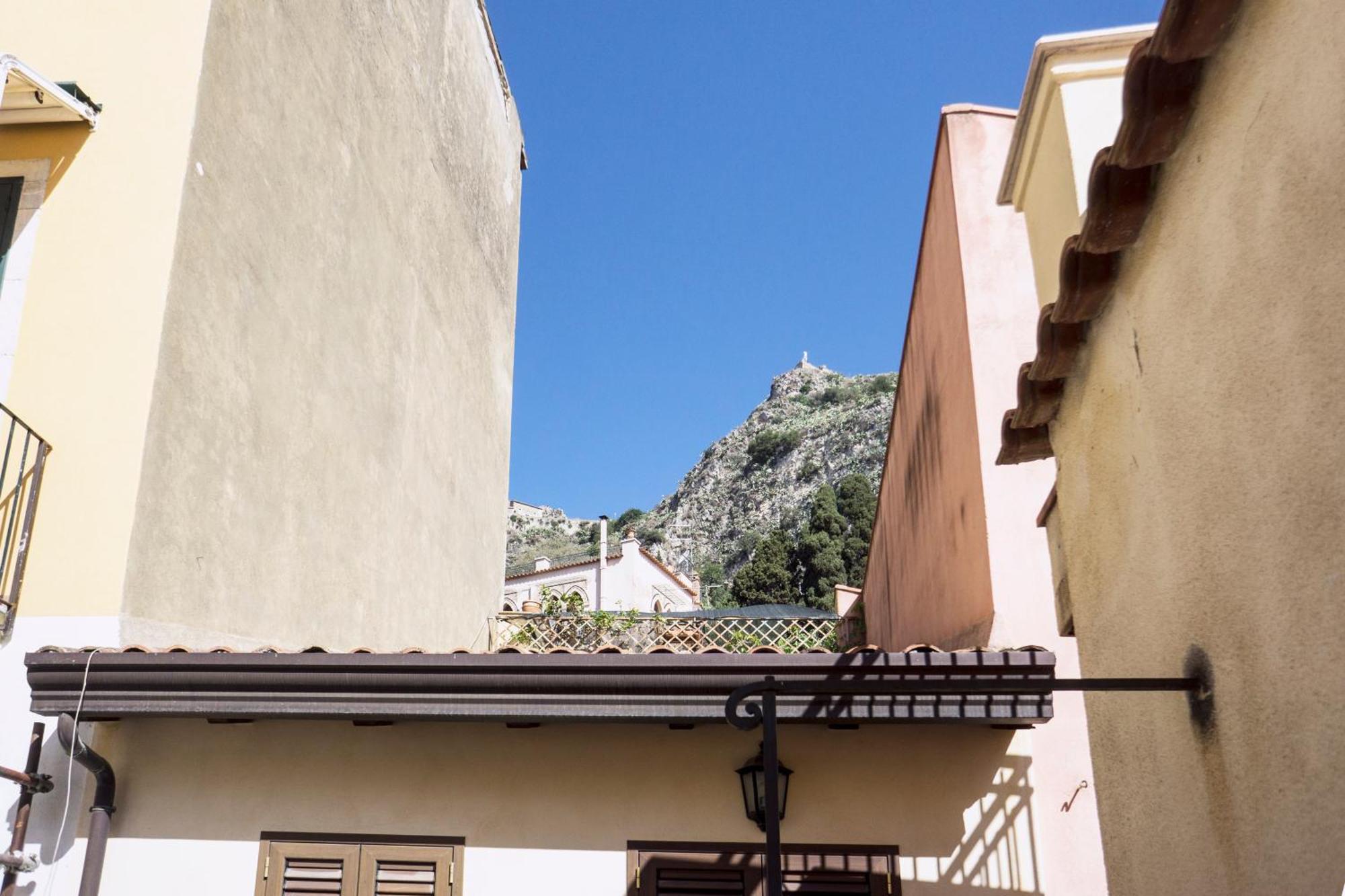 Апартаменты Tina House - Il Cortile Nel Centro Storico Di Таормина Экстерьер фото