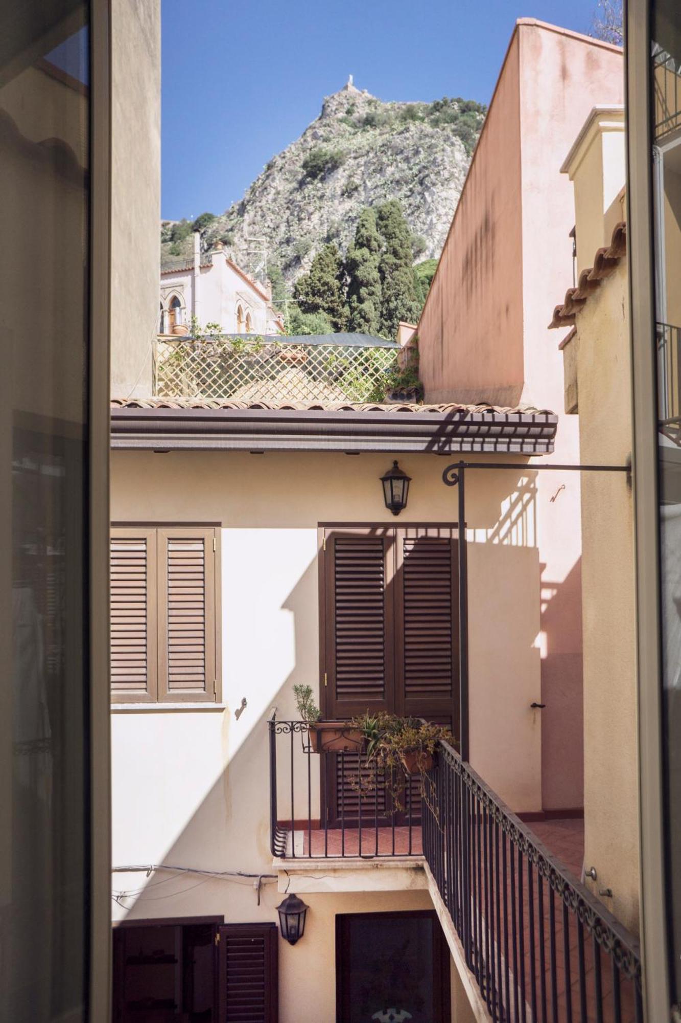 Апартаменты Tina House - Il Cortile Nel Centro Storico Di Таормина Экстерьер фото